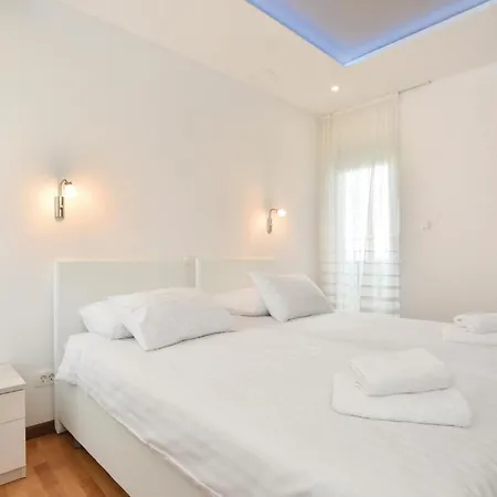 Gorgeous In Stobrec With Sauna 스플리트