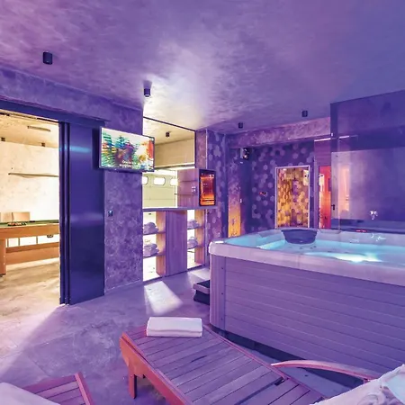 Gorgeous In Stobrec With Sauna 펜션 스플리트
