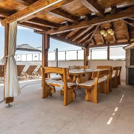 Gorgeous In Stobrec With Sauna 펜션 스플리트