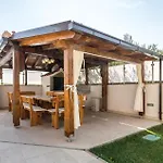 بيت للعطل Beautiful In Stobrec With Sauna سبليت