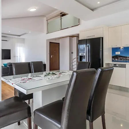 別荘 Beautiful In Stobrec With Sauna スプリト