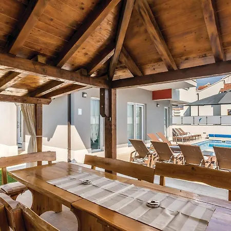 Casa vacanze Beautiful In Stobrec With Sauna