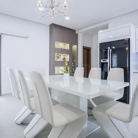 Beautiful In Stobrec With Sauna Casa vacanze *