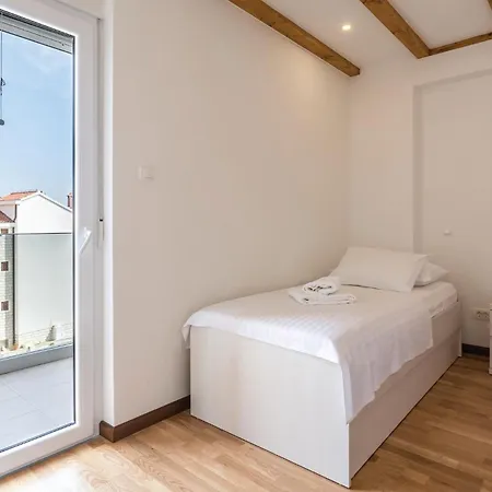 別荘 Beautiful In Stobrec With Sauna スプリト