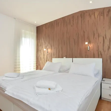 Beautiful In Stobrec With Sauna 別荘 *