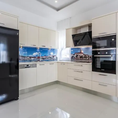 別荘 Beautiful In Stobrec With Sauna スプリト