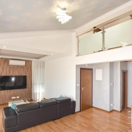 Beautiful In Stobrec With Sauna 別荘 *