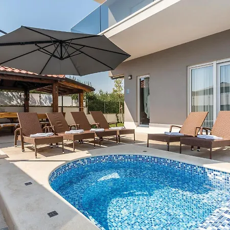 別荘 Beautiful In Stobrec With Sauna スプリト