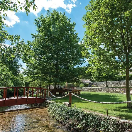 別荘 Beautiful In Stobrec With Sauna