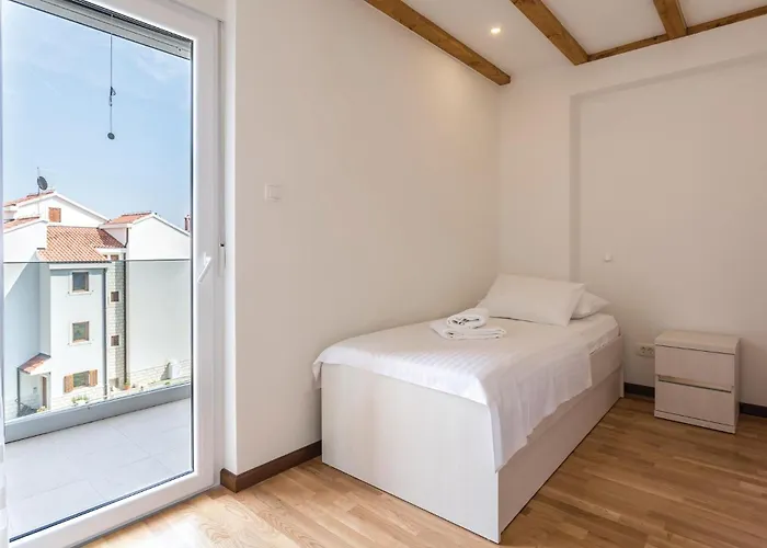 Сasa de vacaciones Beautiful In Stobrec With Sauna Split