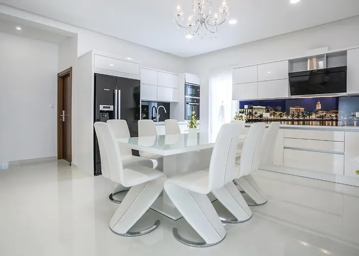 Сasa de vacaciones Beautiful In Stobrec With Sauna