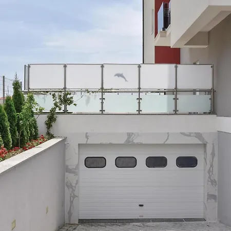 Beautiful In Stobrec With Sauna 스플리트