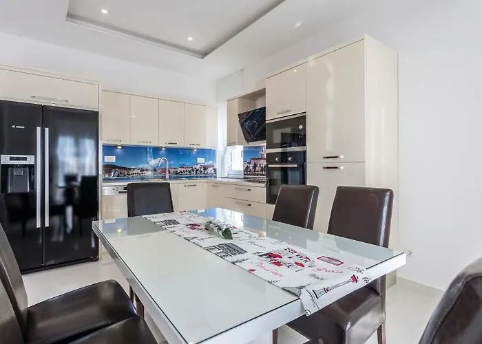 Beautiful In Stobrec With Sauna *