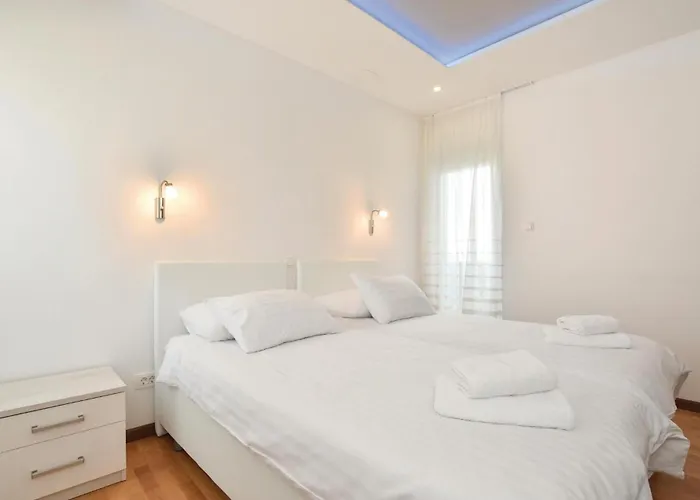 Beautiful In Stobrec With Sauna 스플리트