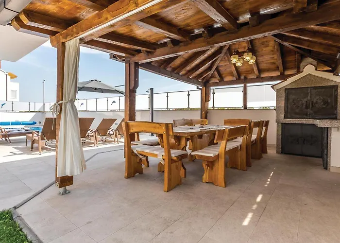 Beautiful In Stobrec With Sauna 펜션 스플리트